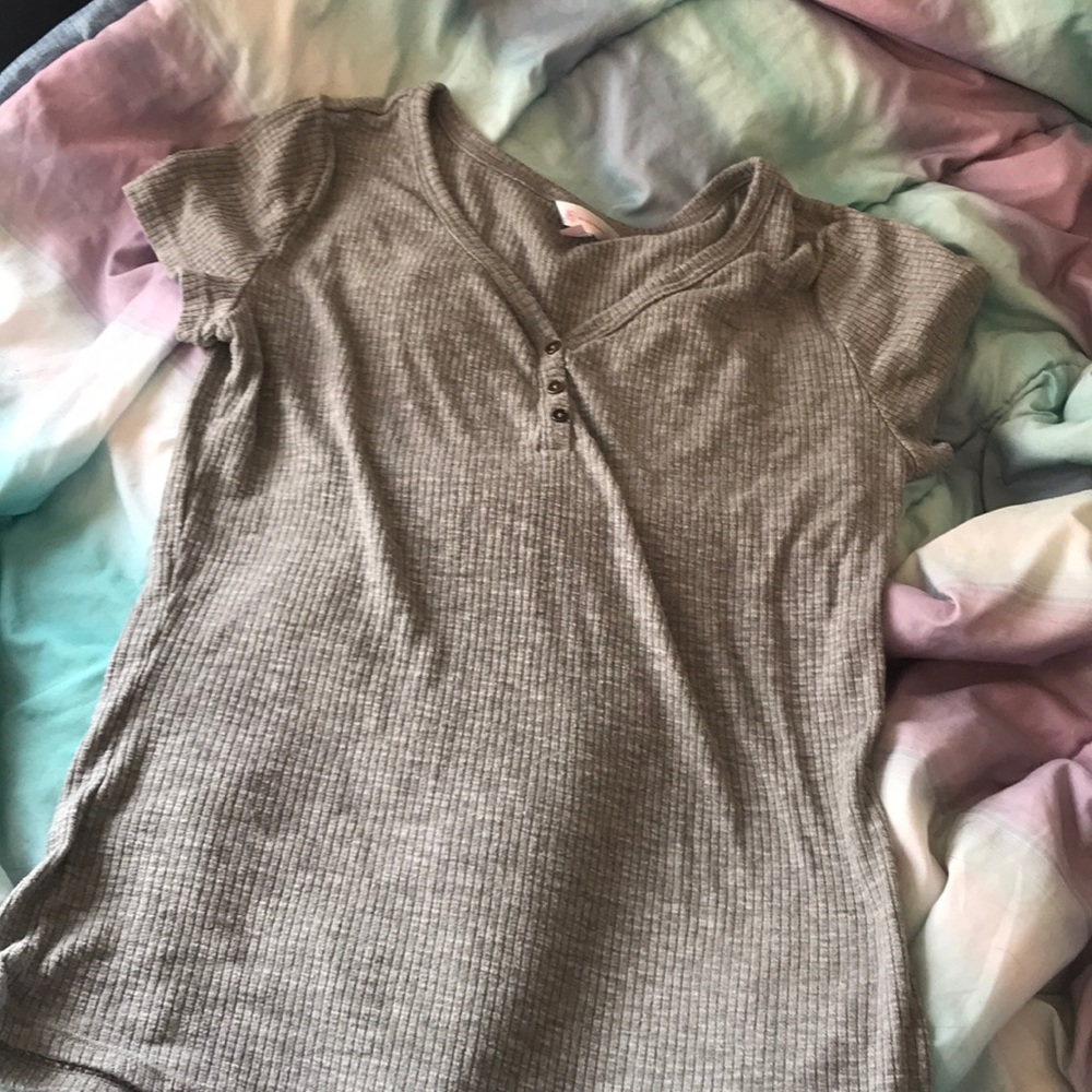 Gray short sleeve